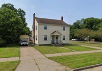 Building Photo - 2 Bedroom, 1 Bathroom Duplex Available Wit...