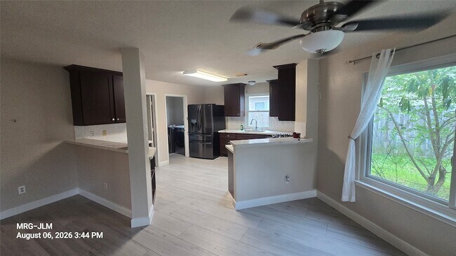 Building Photo - 7239 Foxbrook Dr