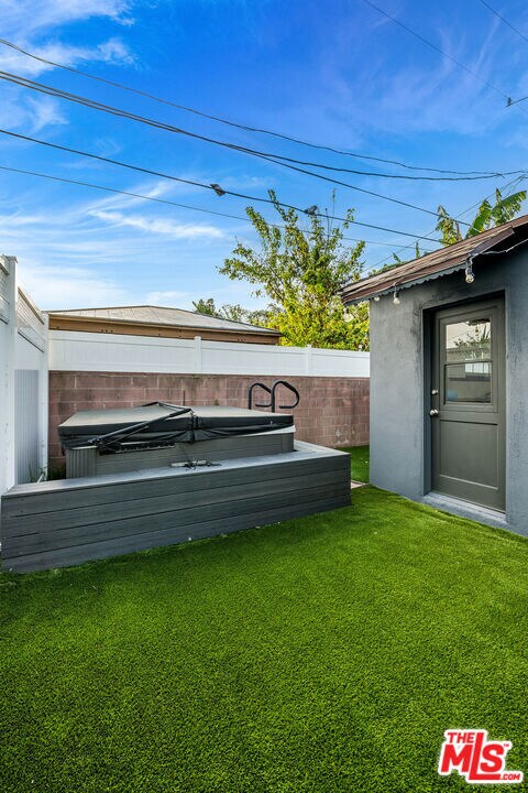 Building Photo - 749 N Niagara St