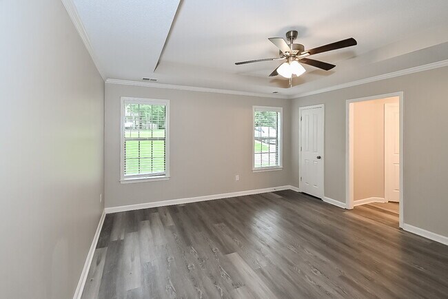 Building Photo - 4100 Windermere Dr S