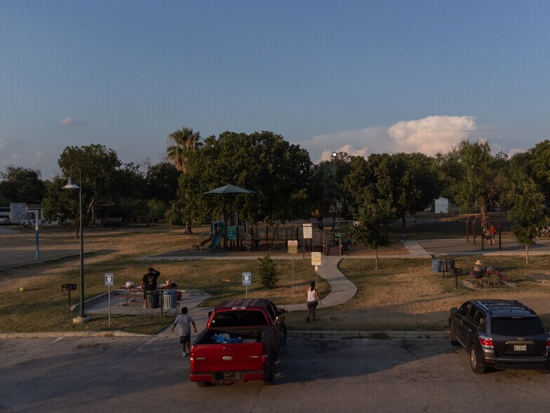 Building Photo - 1826 W French Pl