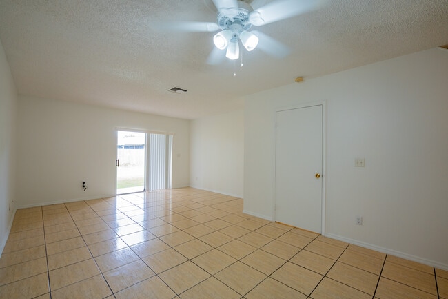 Building Photo - 159 Ivy Ln