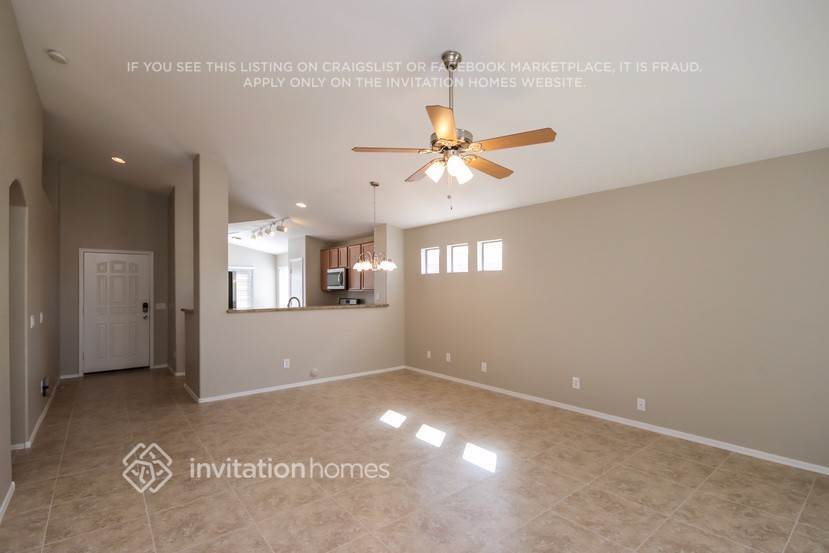 Building Photo - 364 S Bermuda Dr