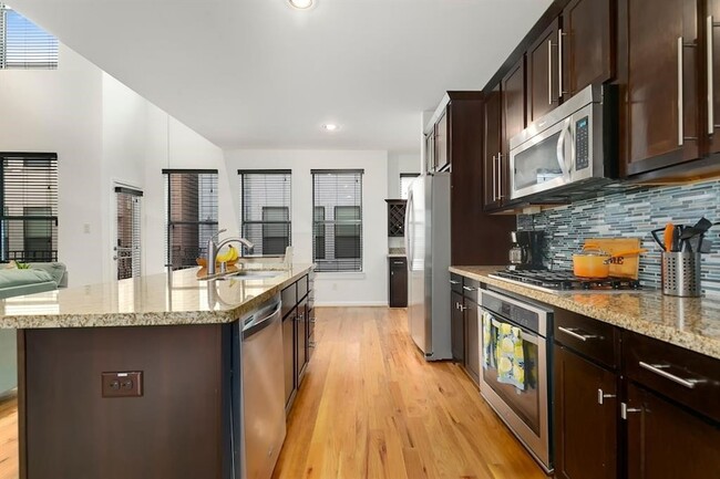 Building Photo - 1841 Radcliffe St