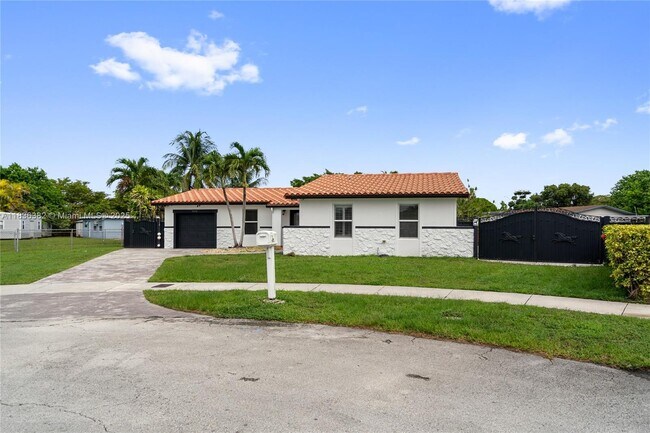 Building Photo - 13611 SW 77th St