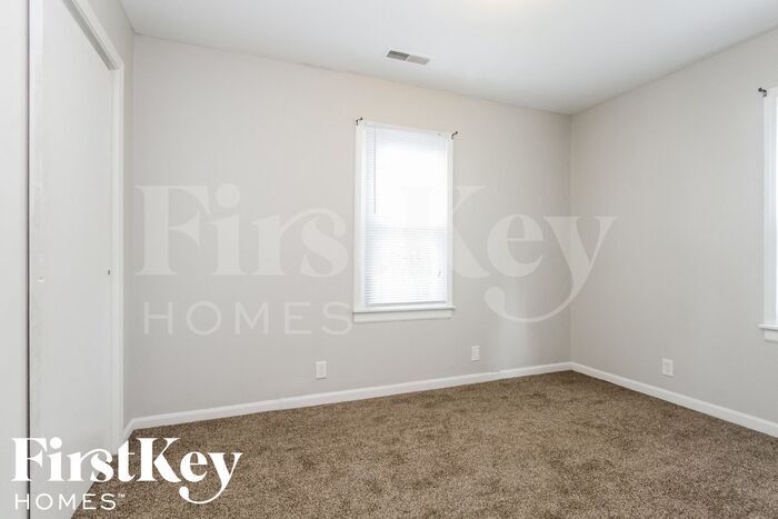 Building Photo - 1741 N Riley Ave