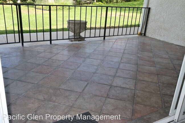 Building Photo - 3 br, 2.5 bath House - 7903 Via Magdalena