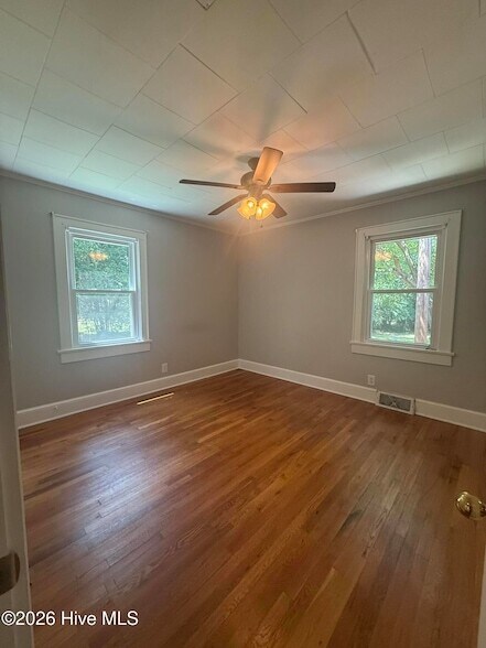 Building Photo - 1203 N Poplar St