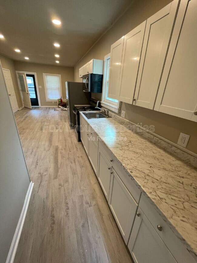 Building Photo - 207 N Meriah St