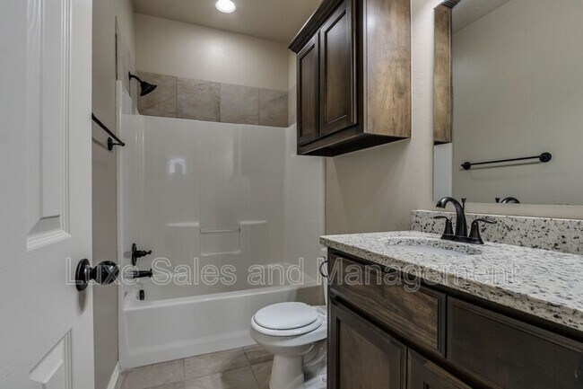 Building Photo - 1308 Garden Gate Dr