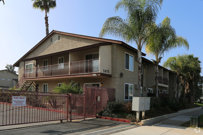 Primary Photo - Oakdale Village