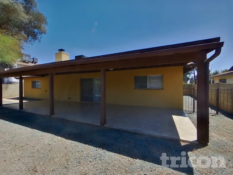 Building Photo - 4910 W Diana Ave