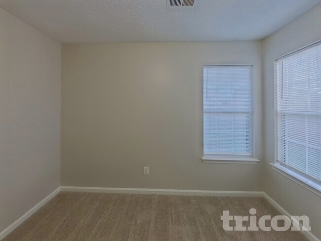 Building Photo - 5000 Poplar Glen Dr