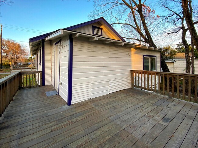 Building Photo - 7924 Ford St