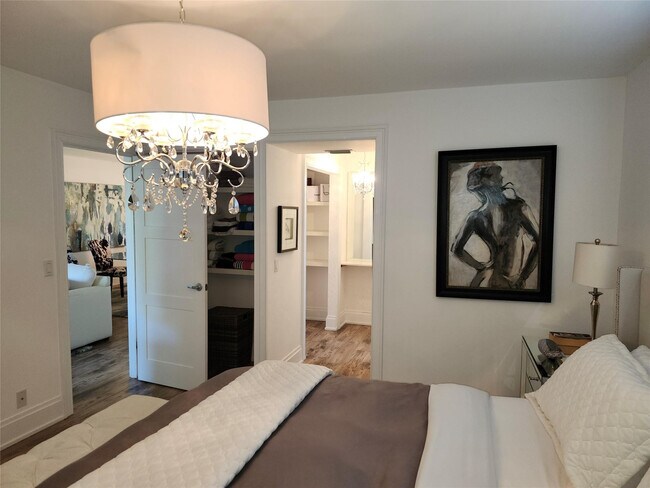 Building Photo - 301 Cambridge Rd