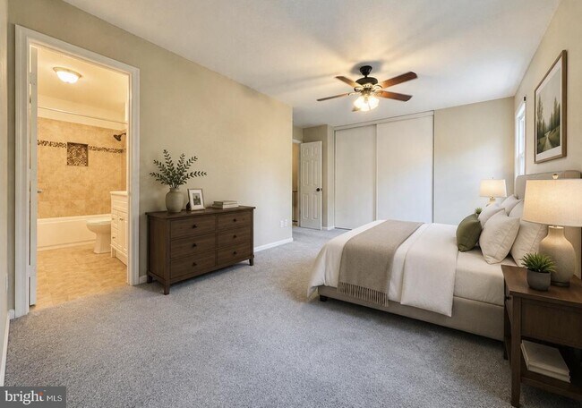 Building Photo - 4037 Summer Hollow Ct