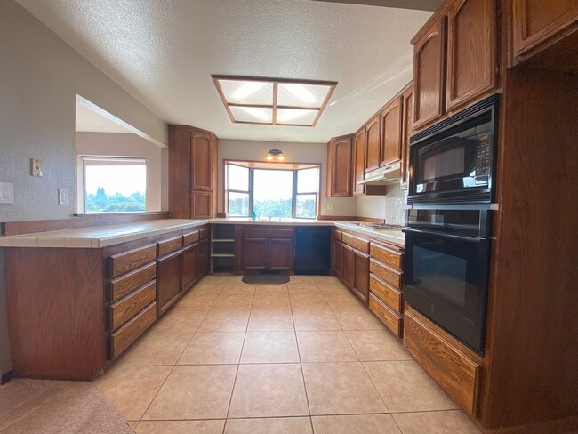 Building Photo - Great Location in Folsom-4 Bedroom Home!!