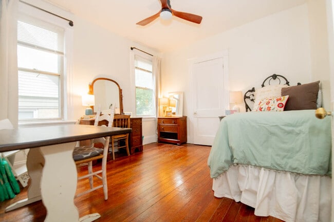 Building Photo - 1628 De Sales Ln