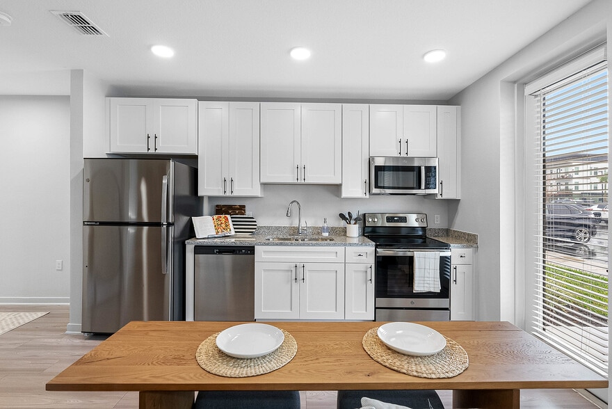 Building Photo - Lake Maggiore Apartments