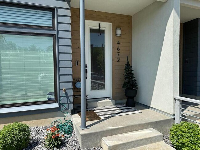 Building Photo - 4672 W Vermillion Dr
