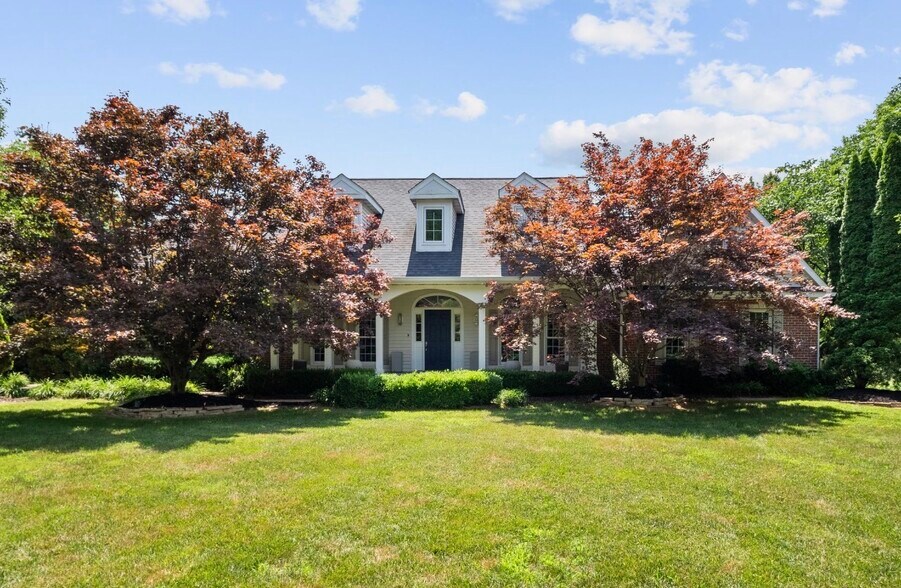 Building Photo - 233 Forest Ct