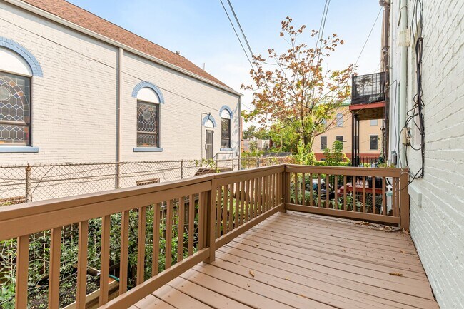 Building Photo - 1037 5th St NE