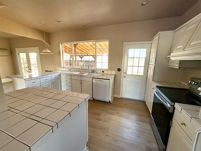 Building Photo - 1465 Central Ave