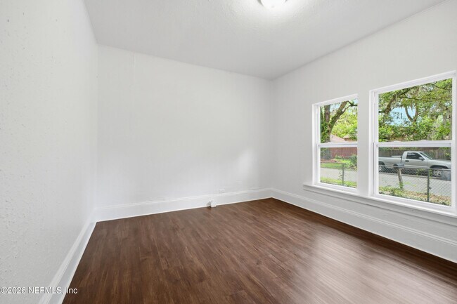 Building Photo - 357 Crystal St