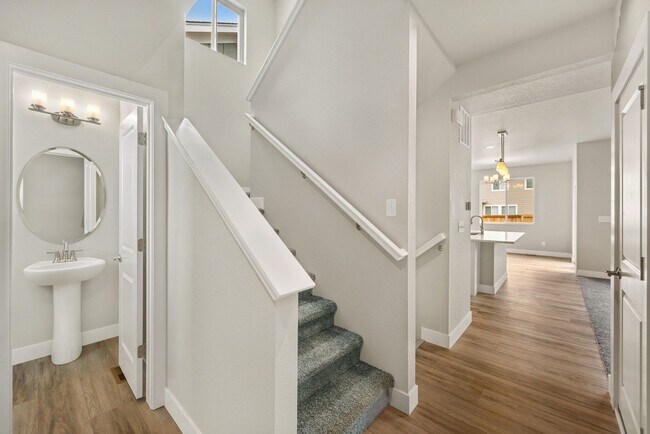 Building Photo - Like-New 3-Bedroom Home in Promontory Neighborhood