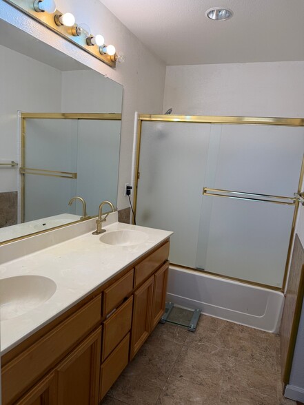 Building Photo - 2229 Lenox Pl