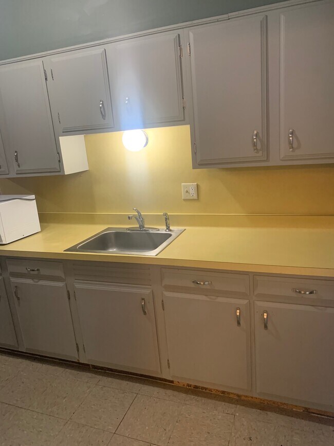 Kitchen - 695 West Ave