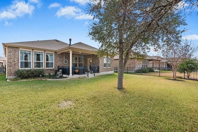 Building Photo - 704 Archer Ln