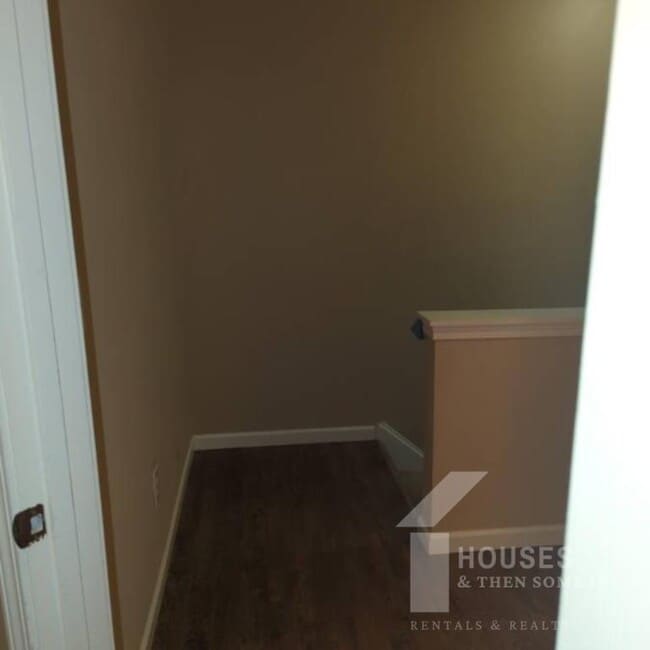 Building Photo - 515 Fairview Rd