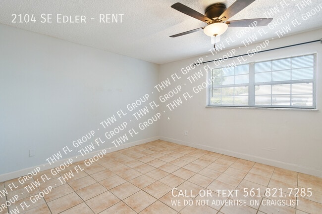 Building Photo - 2104 SE Edler Dr