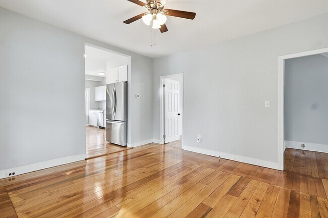 Building Photo - 116 Coburn St