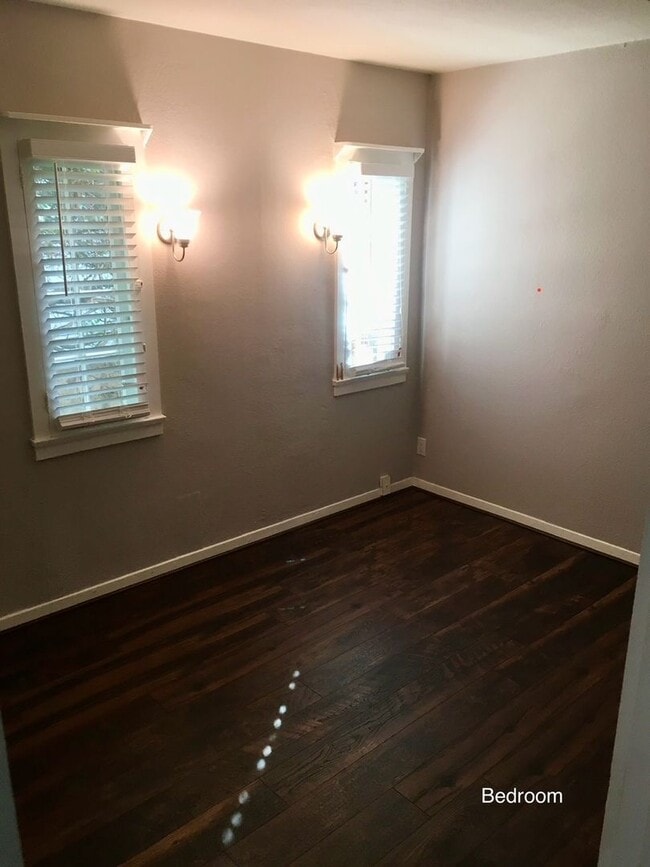 Building Photo - Quintessential Ventura 1 bed rear unit with LARGE, PRIVATE, BEAUTIFUL OUTDOOR LIVING AREA