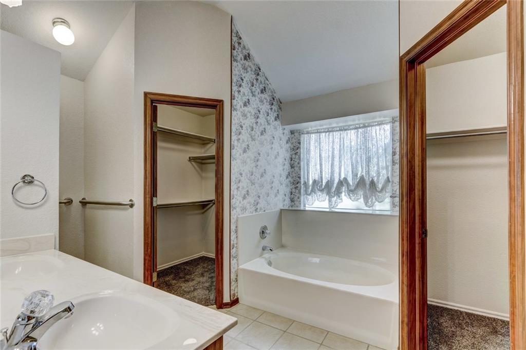 Building Photo - 305 Waterfront Dr