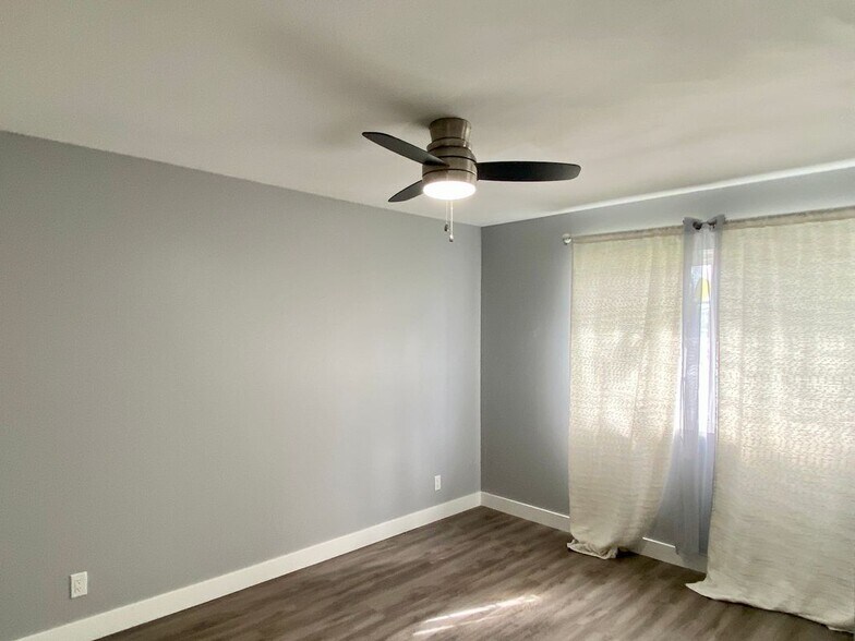 Building Photo - 1144 Carson St