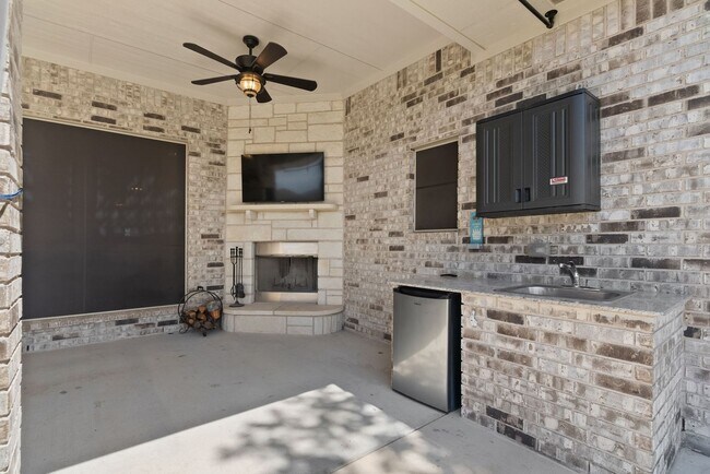 Building Photo - Welcome Home