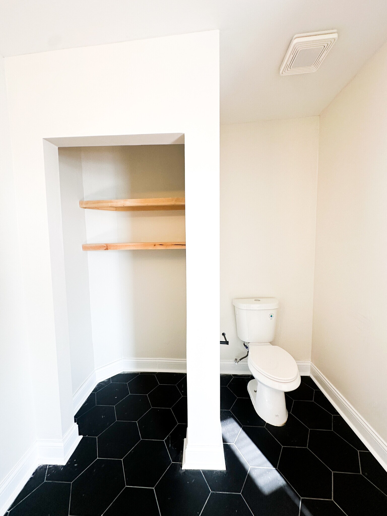 Building Photo - 3333 California Ave