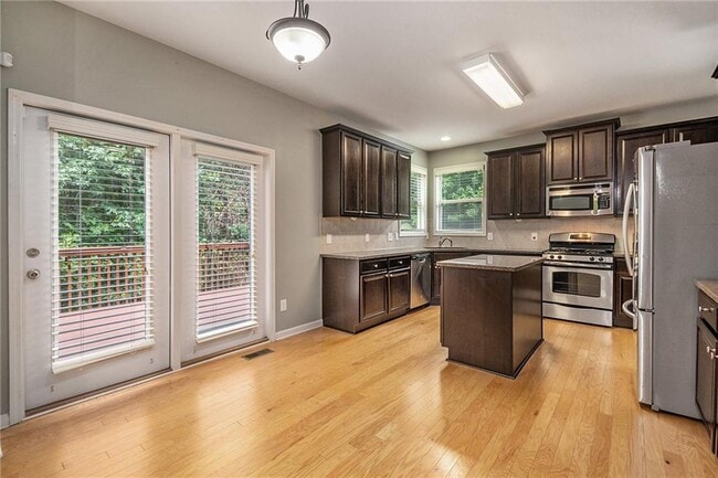 Building Photo - 1545 Shiloh Manor Ct