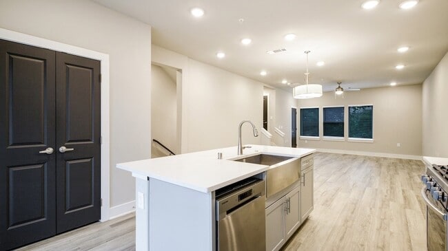 Building Photo - 3353 Wynwood Dr