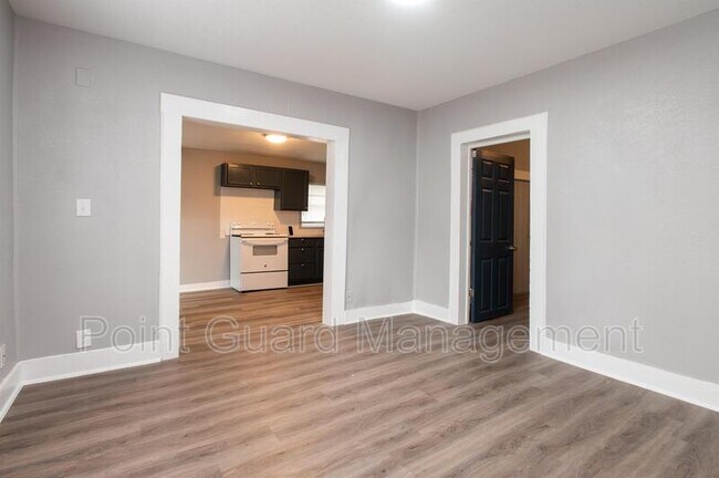 Building Photo - 623-627 S. Hydraulic - 2