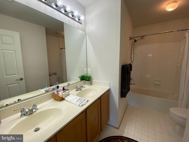 Building Photo - 6 Hollow Creek Cir