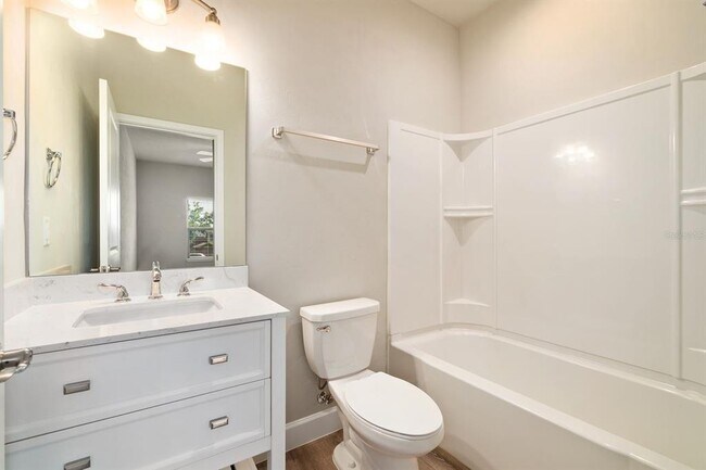 Building Photo - 622 NW 3rd Ave