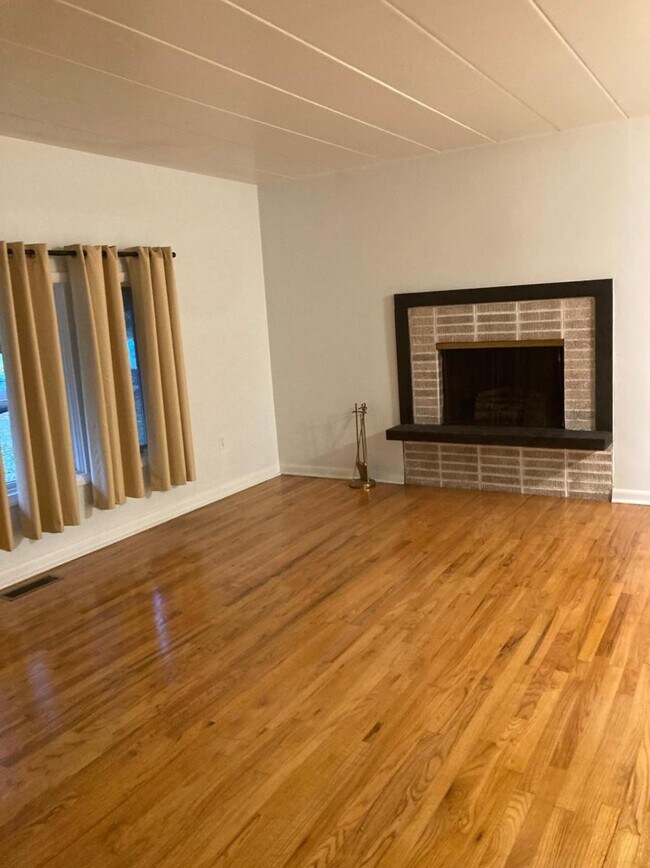 Living Room - 1798 Tanglewood Dr