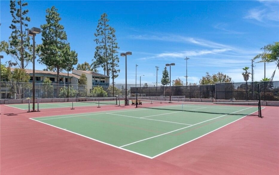 Building Photo - 607 S Prospect Ave