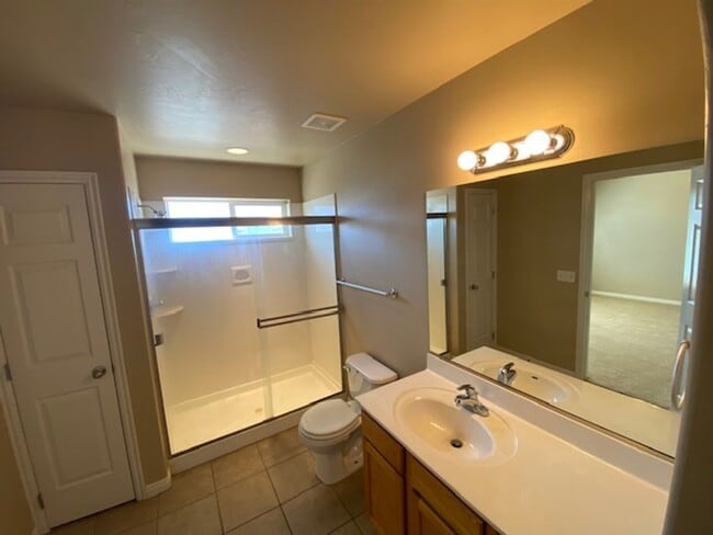 Building Photo - Move-in Bonus!! 3 bed -2.5 bath Twin Home
