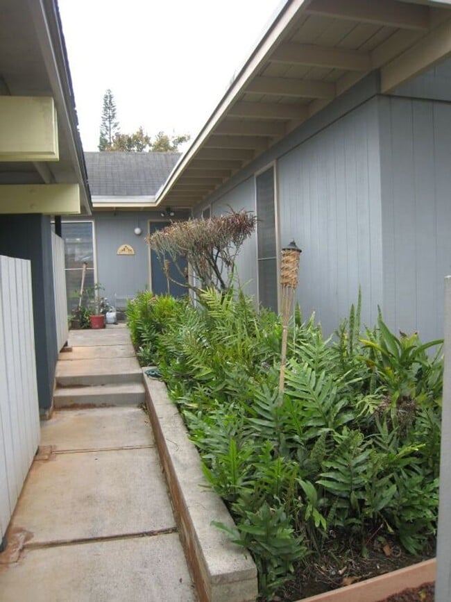 Building Photo - Mililani Town - Single story house with fe...