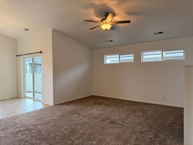 Building Photo - Beautiful Home in Montrose Community!